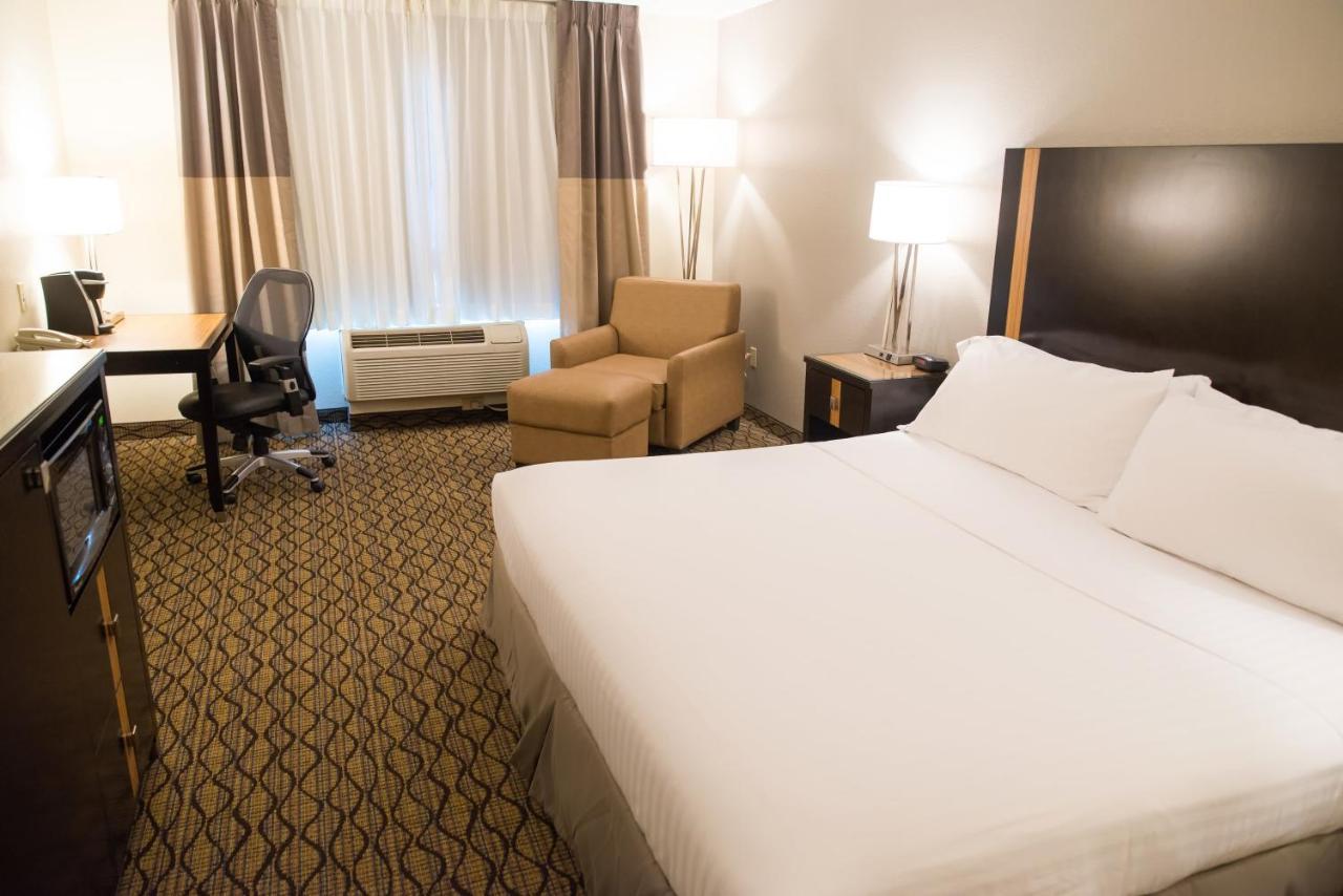 Holiday Inn Express Hotel & Suites Chanhassen By Ihg Ngoại thất bức ảnh