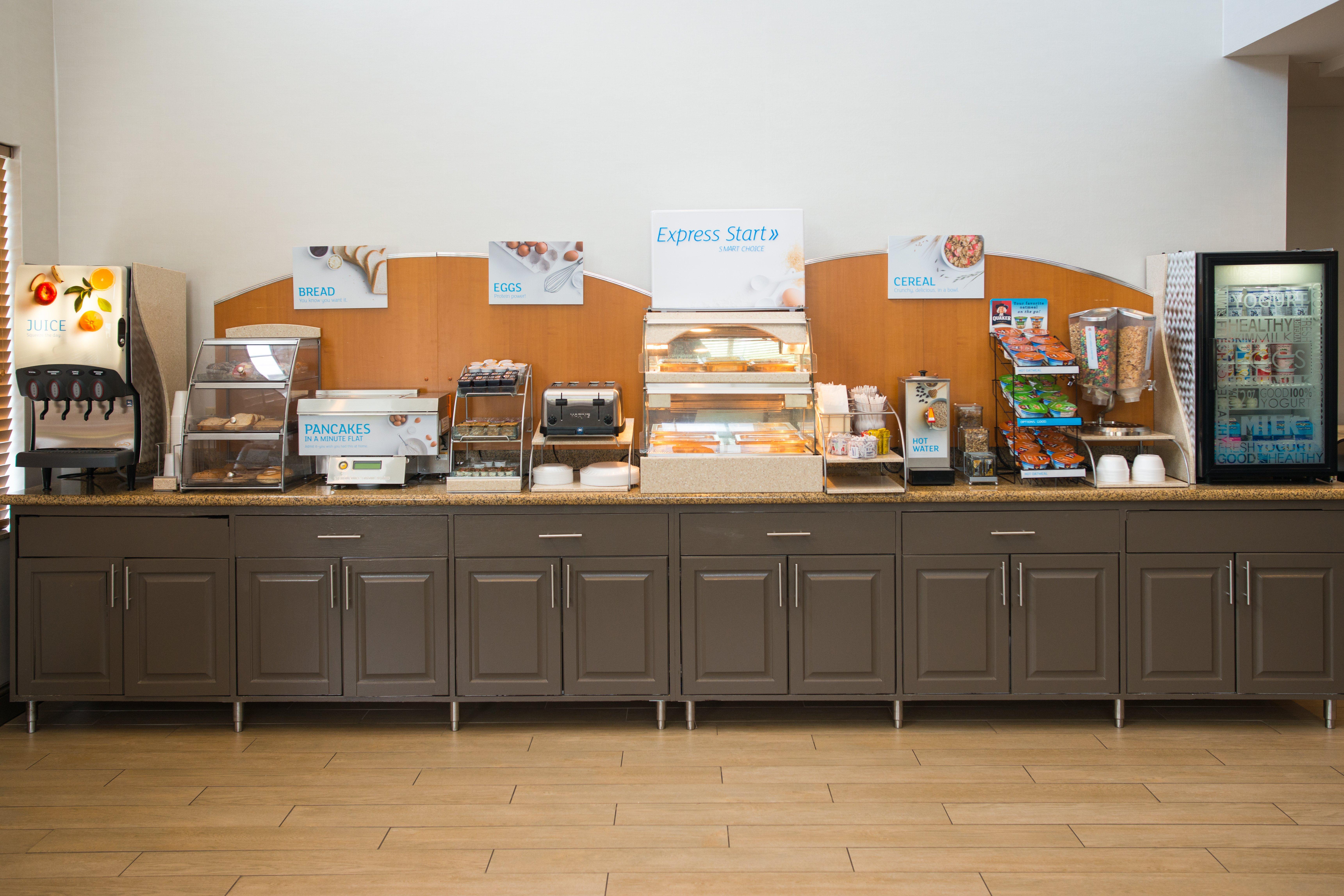 Holiday Inn Express Hotel & Suites Chanhassen By Ihg Ngoại thất bức ảnh