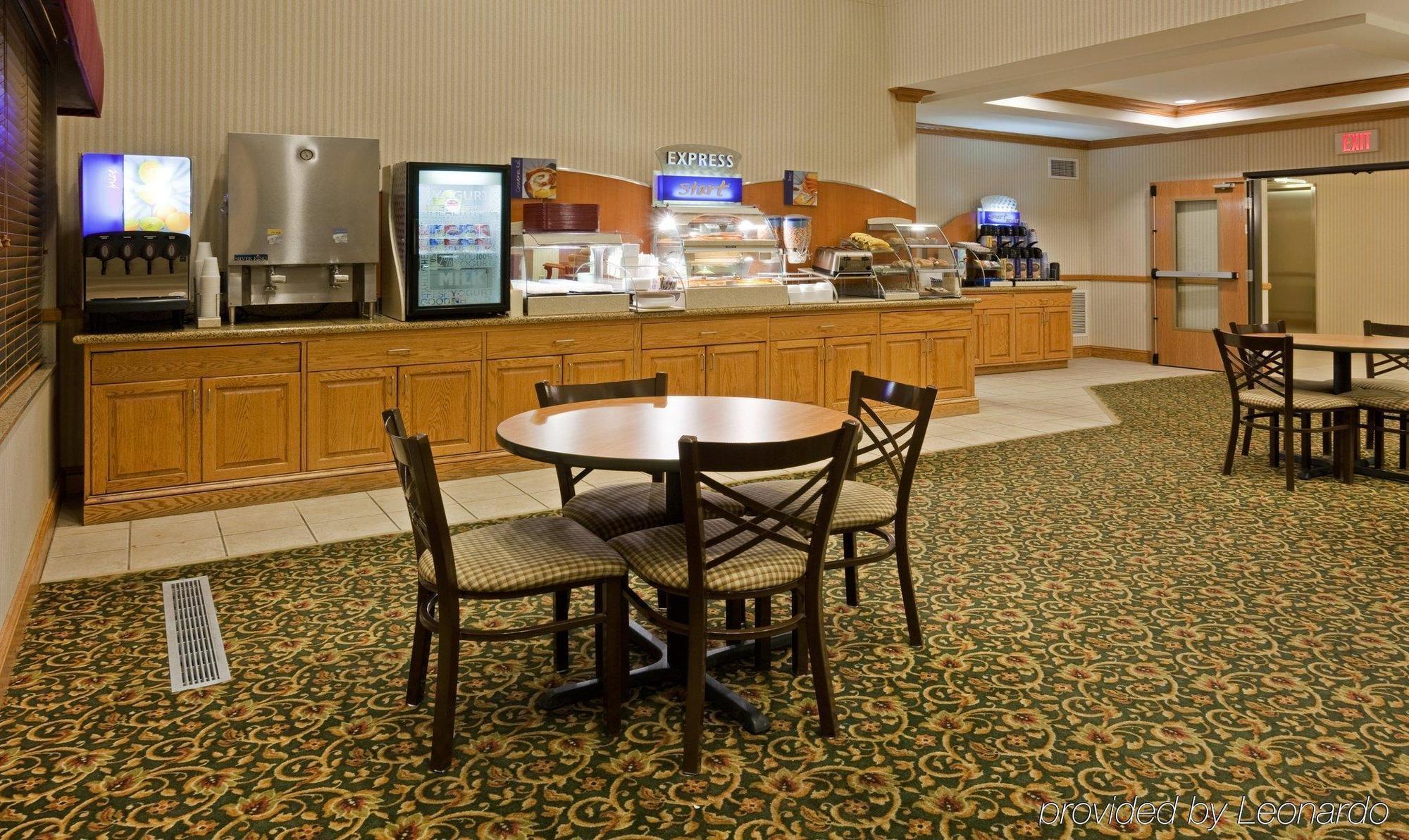 Holiday Inn Express Hotel & Suites Chanhassen By Ihg Ngoại thất bức ảnh