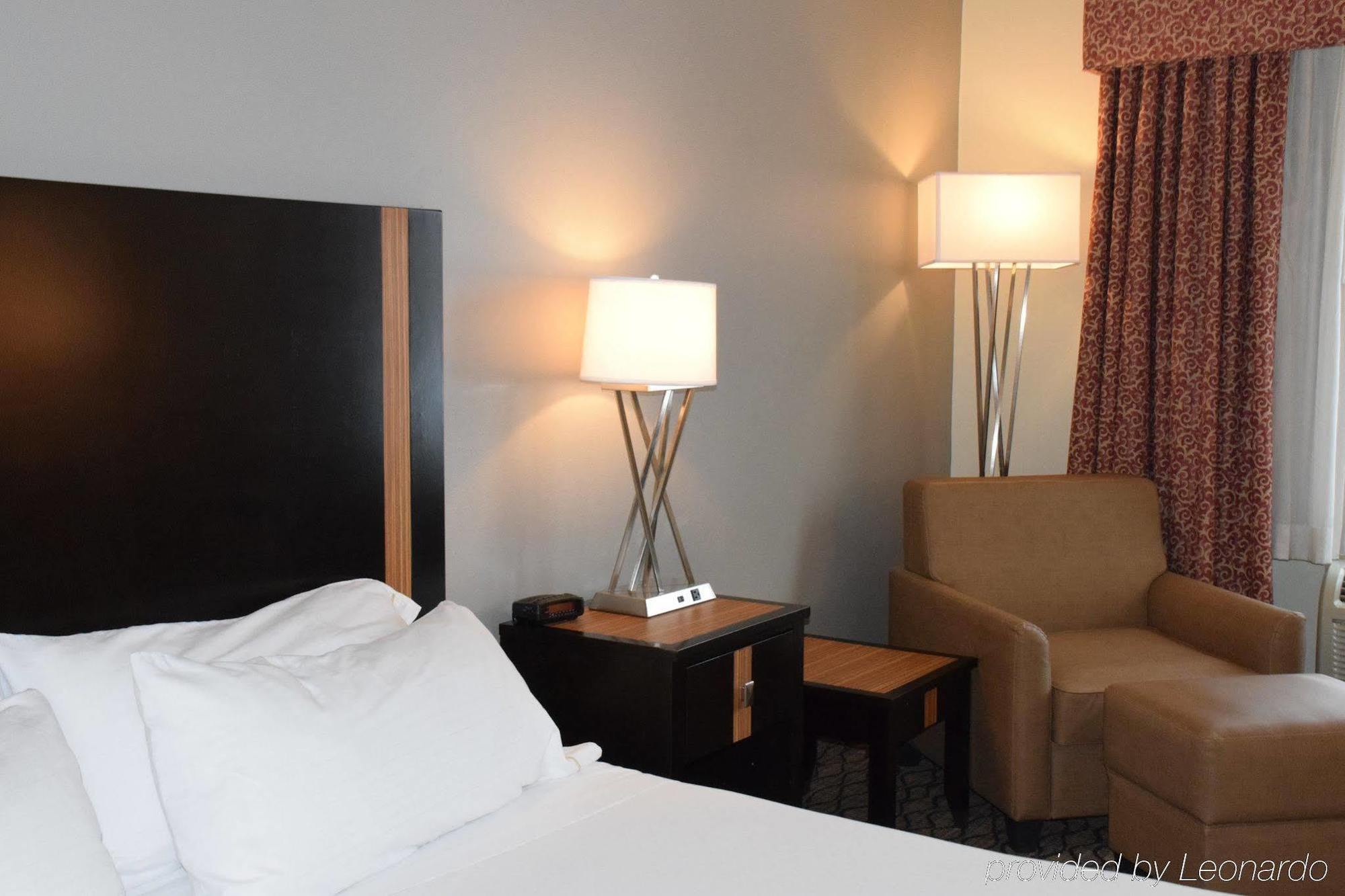 Holiday Inn Express Hotel & Suites Chanhassen By Ihg Ngoại thất bức ảnh